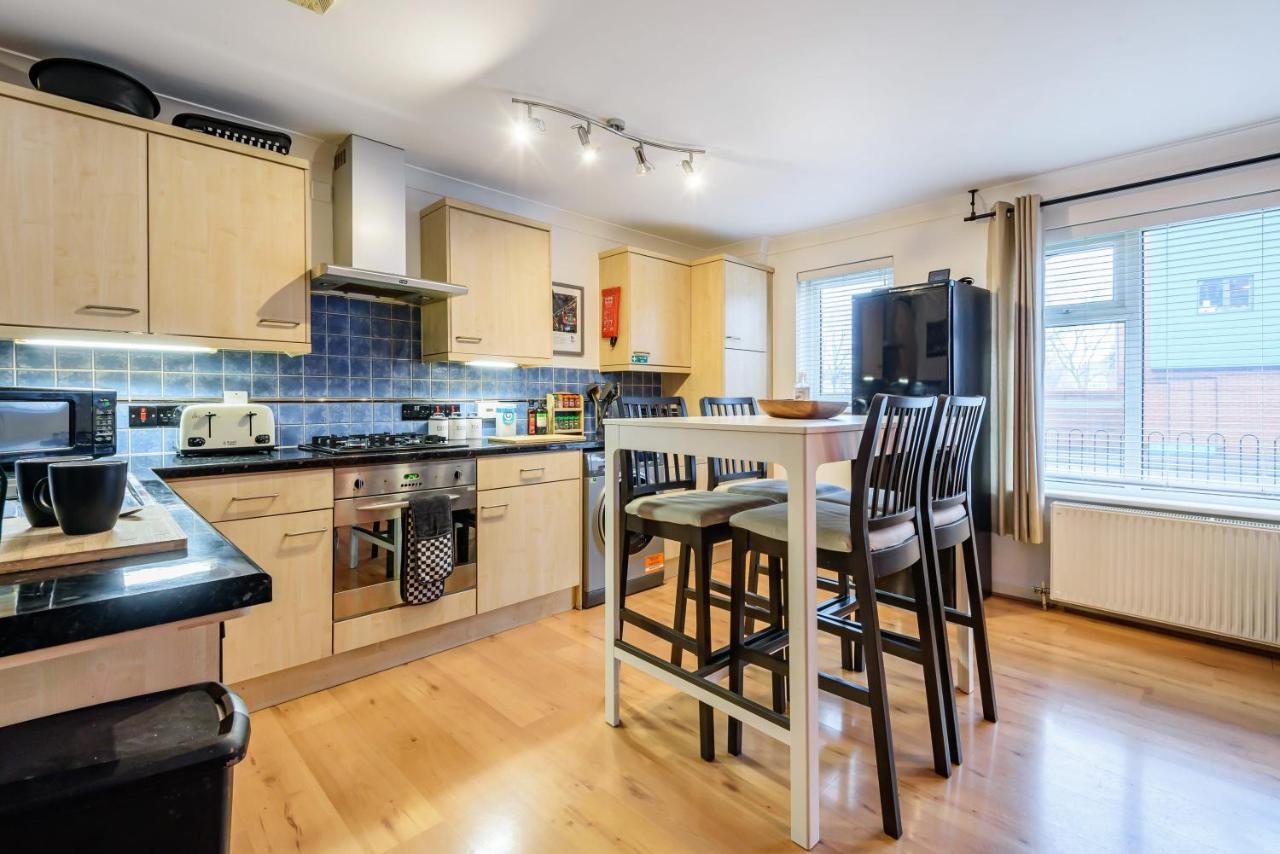 Stylish 2 Bedroom Apartment, Central Exeter, Parking On Site Exterior photo